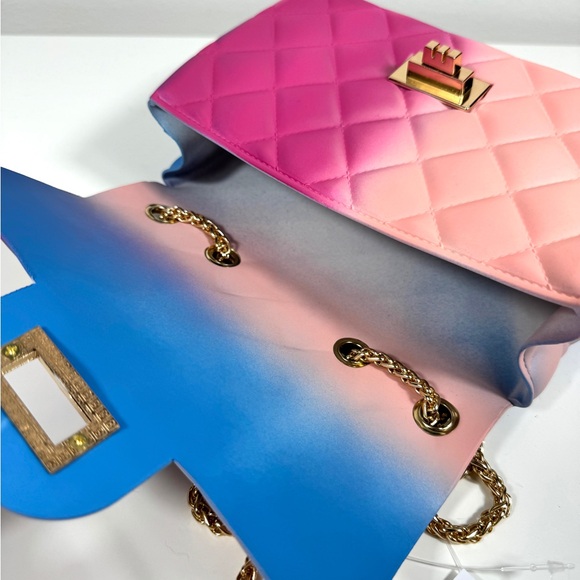 Crossbody Gradient Quilted Chain Bag - Picture 5 of 6
